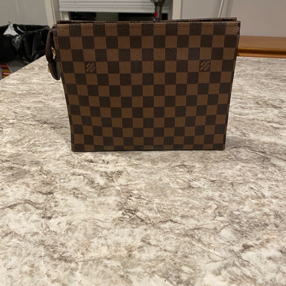 Elegant Checkered Brown Toiletry Bag NWOT - Picture 2 of 5